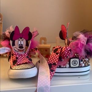 Custom made converse Minnie Mouse sz 3